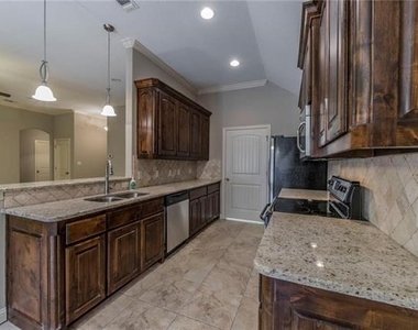 721 Smyth Street - Photo Thumbnail 5