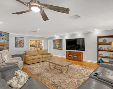 10780 Anderson Lane - Photo Thumbnail 15