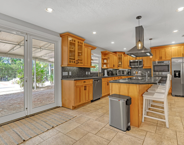 10780 Anderson Lane - Photo Thumbnail 22