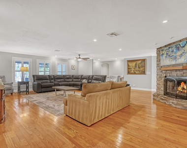 10780 Anderson Lane - Photo Thumbnail 16