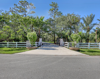 10780 Anderson Lane - Photo Thumbnail 2