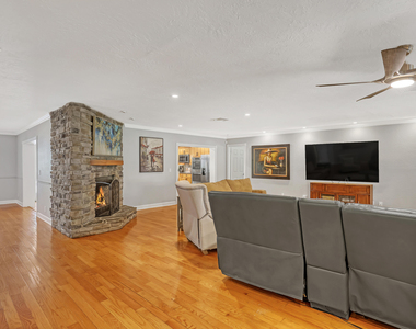 10780 Anderson Lane - Photo Thumbnail 14