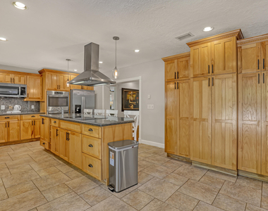 10780 Anderson Lane - Photo Thumbnail 19