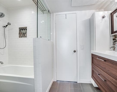 4208 Bowser Avenue - Photo Thumbnail 9