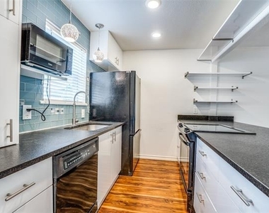 4208 Bowser Avenue - Photo Thumbnail 3