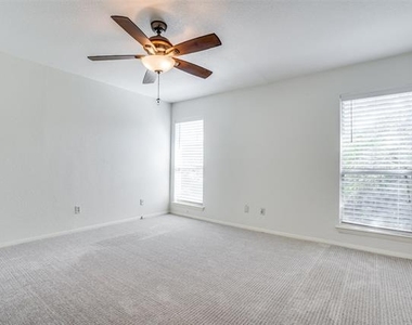 4208 Bowser Avenue - Photo Thumbnail 8