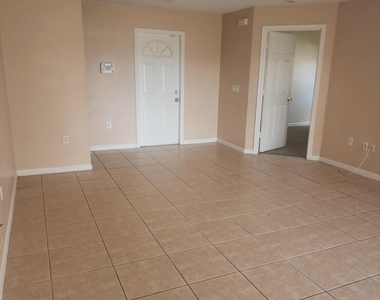 8804 Nw 38th Drive - Photo Thumbnail 3