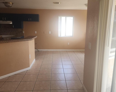 8804 Nw 38th Drive - Photo Thumbnail 6