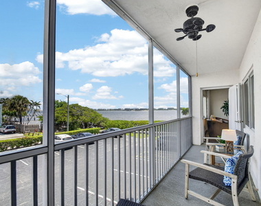 1502 S Lakeside Drive - Photo Thumbnail 12