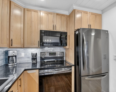 1502 S Lakeside Drive - Photo Thumbnail 2