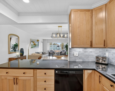 1502 S Lakeside Drive - Photo Thumbnail 3