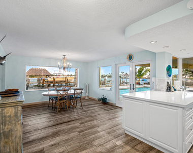 844 East Drive - Photo Thumbnail 8
