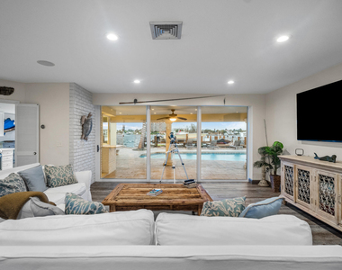 844 East Drive - Photo Thumbnail 6
