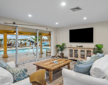 844 East Drive - Photo Thumbnail 11