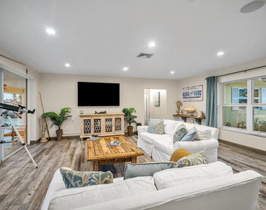 844 East Drive - Photo Thumbnail 5