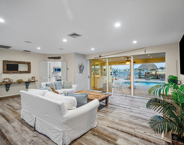 844 East Drive - Photo Thumbnail 4