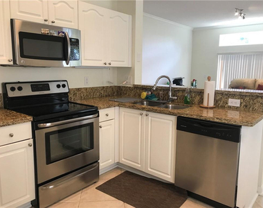 1118 Chinaberry Drive - Photo Thumbnail 5