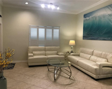 1118 Chinaberry Drive - Photo Thumbnail 2