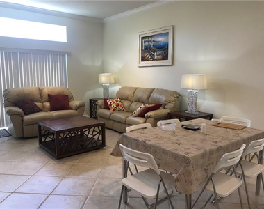1118 Chinaberry Drive - Photo Thumbnail 6