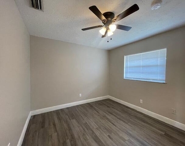 1205 Ave K - Photo Thumbnail 14