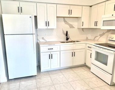 260 Nw 19th Street - Photo Thumbnail 3