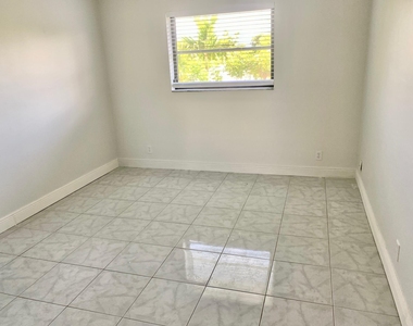260 Nw 19th Street - Photo Thumbnail 7