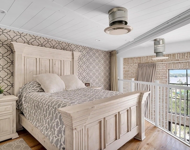 101 N Clematis Street - Photo Thumbnail 17