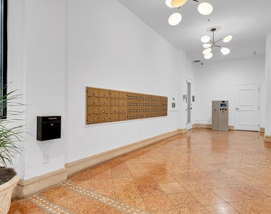 101 N Clematis Street - Photo Thumbnail 32