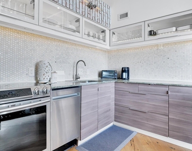 101 N Clematis Street - Photo Thumbnail 5