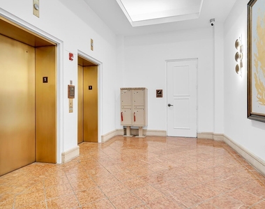 101 N Clematis Street - Photo Thumbnail 33