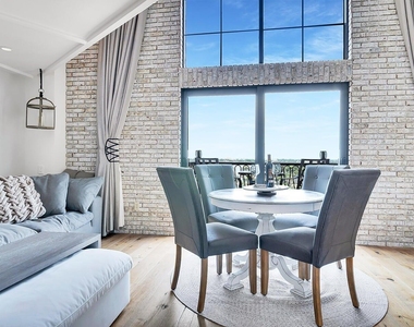 101 N Clematis Street - Photo Thumbnail 3
