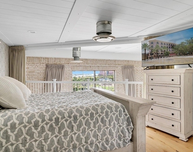 101 N Clematis Street - Photo Thumbnail 16