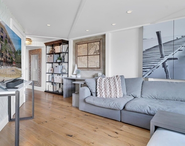 101 N Clematis Street - Photo Thumbnail 11