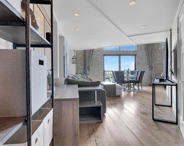 101 N Clematis Street - Photo Thumbnail 9