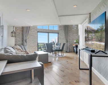 101 N Clematis Street - Photo Thumbnail 10