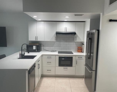 2900 Ne 30th Street - Photo Thumbnail 1