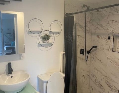 2900 Ne 30th Street - Photo Thumbnail 6