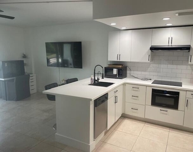 2900 Ne 30th Street - Photo Thumbnail 2