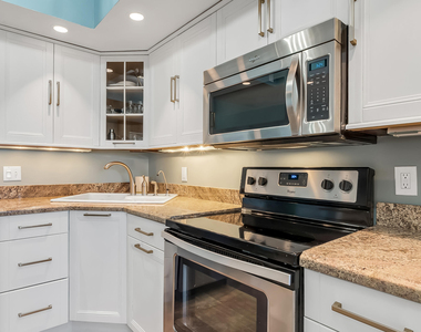 2200 Ne 33rd Avenue - Photo Thumbnail 14