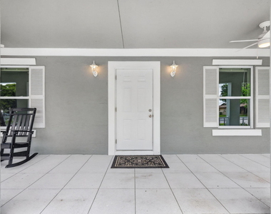 2206 S 34th Street - Photo Thumbnail 3