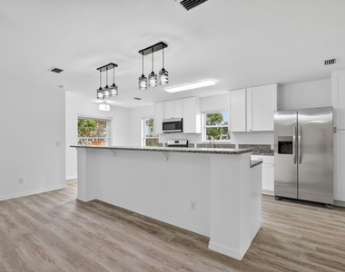 2206 S 34th Street - Photo Thumbnail 11
