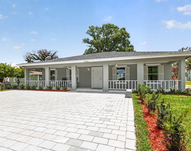 2206 S 34th Street - Photo Thumbnail 2