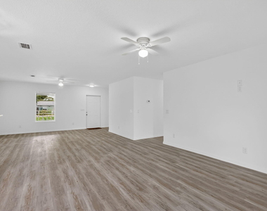 2206 S 34th Street - Photo Thumbnail 13