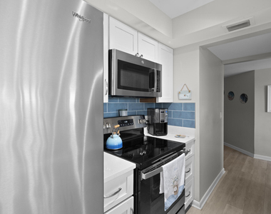 233 Ne Edgewater Drive - Photo Thumbnail 13