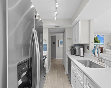 233 Ne Edgewater Drive - Photo Thumbnail 9