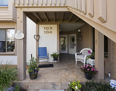 233 Ne Edgewater Drive - Photo Thumbnail 3