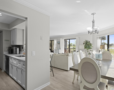 233 Ne Edgewater Drive - Photo Thumbnail 8