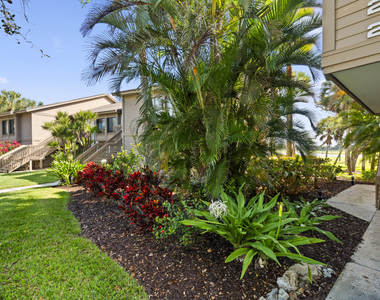 233 Ne Edgewater Drive - Photo Thumbnail 2