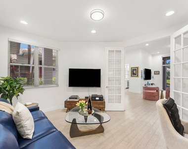 2221 Nw 62nd Drive - Photo Thumbnail 4