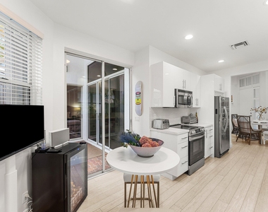 2221 Nw 62nd Drive - Photo Thumbnail 11